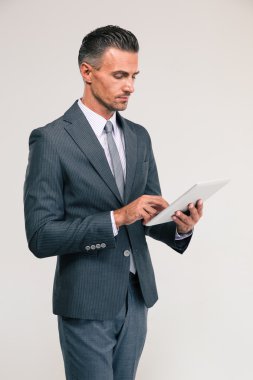 yakışıklı işadamı tablet bilgisayar kullanma