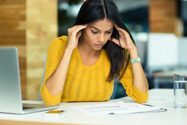 Businesswoman reading documents in office — Stock Photo, Image