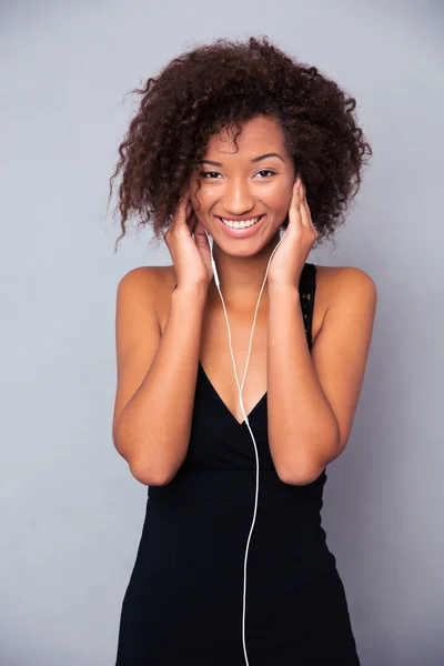 Afro american woman with headphones — Stock Photo, Image