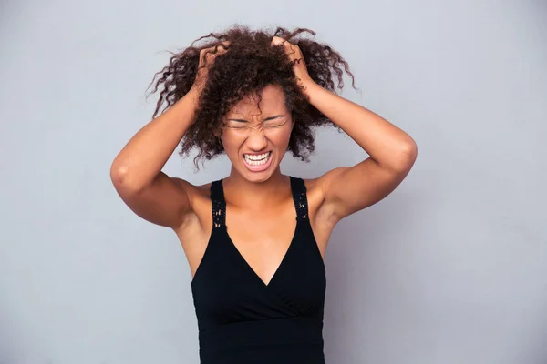 Porträt einer afroamerikanischen Frau, die schreit — Stockfoto