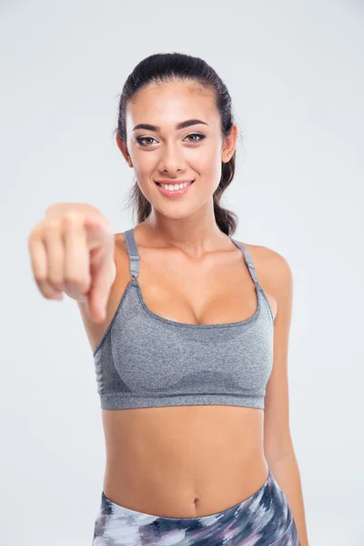 Sport vrouw wijzende vinger op camera — Stockfoto