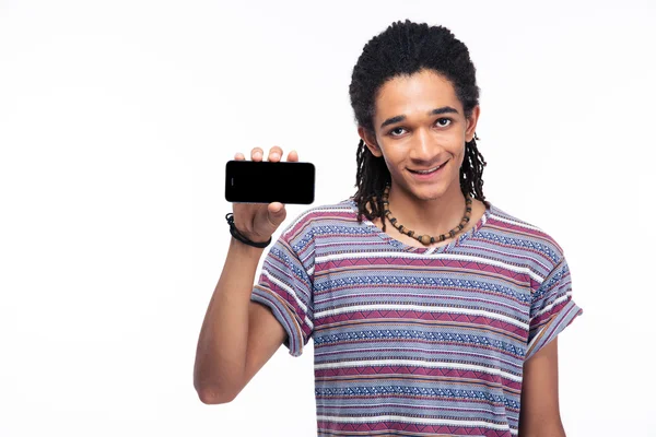 Sonriente hombre africano mostrando la pantalla del teléfono inteligente en blanco —  Fotos de Stock