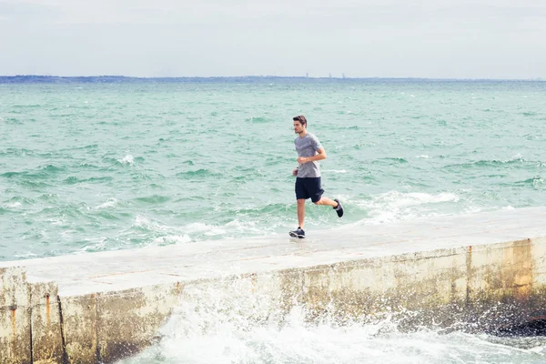 Açık havada çalışan bir spor adam portresi
