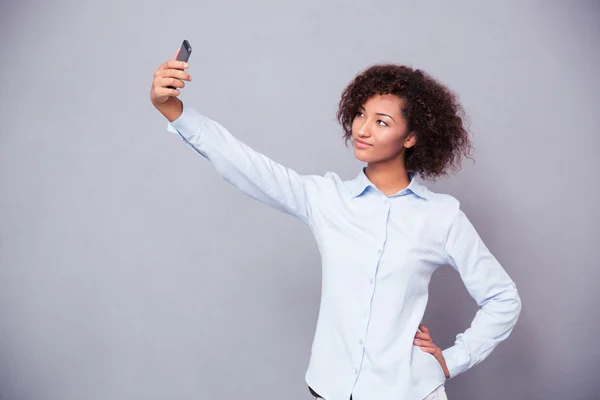 Afro american woman making selfie photo — Stock Photo, Image