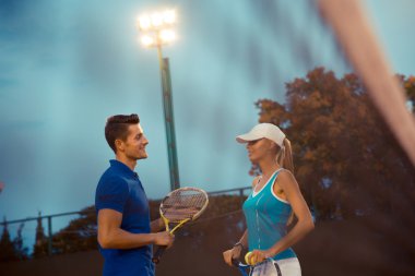 Tenis oyuncu sarayda bahsediyoruz 