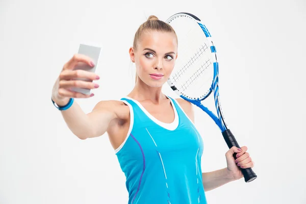 Tennisspielerin macht Selfie-Foto auf Smartphone — Stockfoto