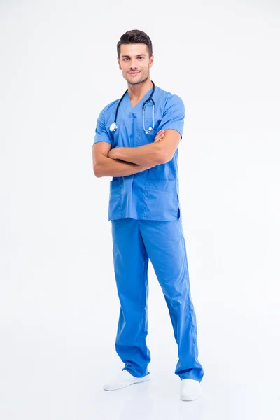 Retrato de cuerpo entero de un médico varón feliz — Foto de Stock