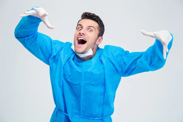 Retrato de un cirujano masculino divertido —  Fotos de Stock