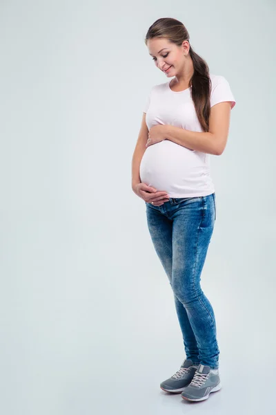 Gravid kvinna smeker magen — Stockfoto