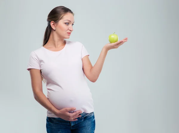 Portrait of a pregnant woman holding apple — Stok fotoğraf