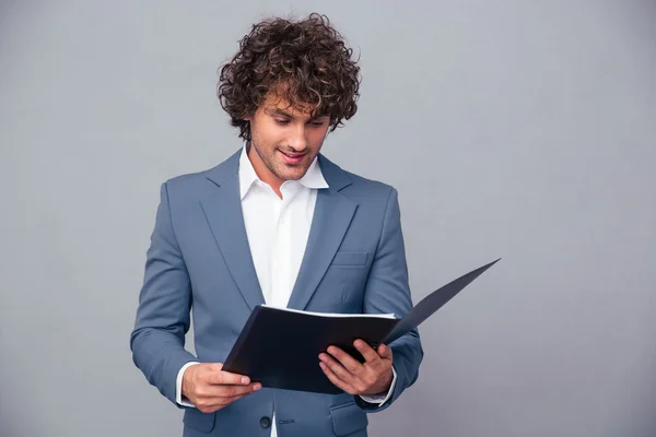 Businessman reading documents in folder — Stock Photo, Image