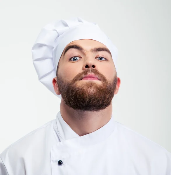 Vážný muž šéfkuchaře vařit, při pohledu na fotoaparát — Stock fotografie