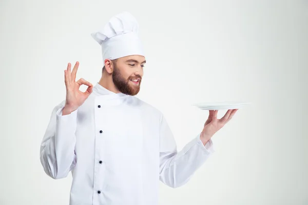 Homem chef mostrando ok sinal e plat vazio — Fotografia de Stock