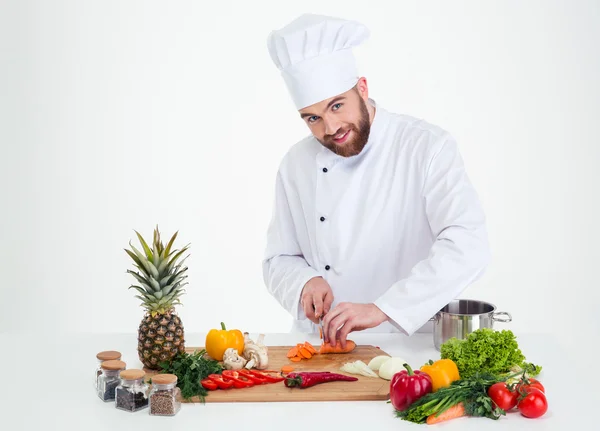 Mannelijke chef kok snijden groenten — Stockfoto