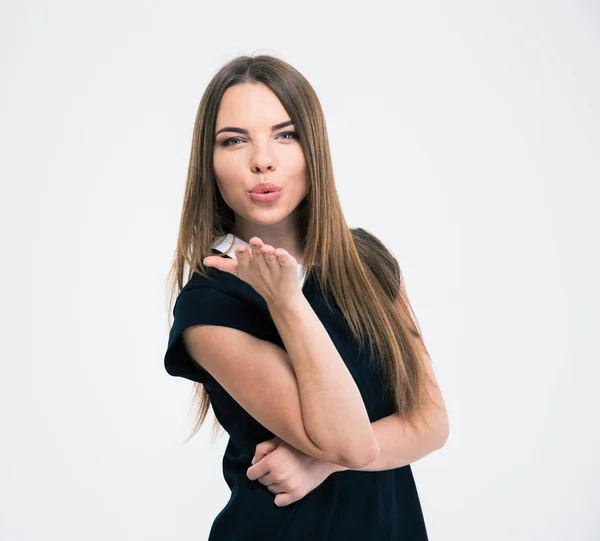 Leuke vrouw blazen kus op camera — Stockfoto