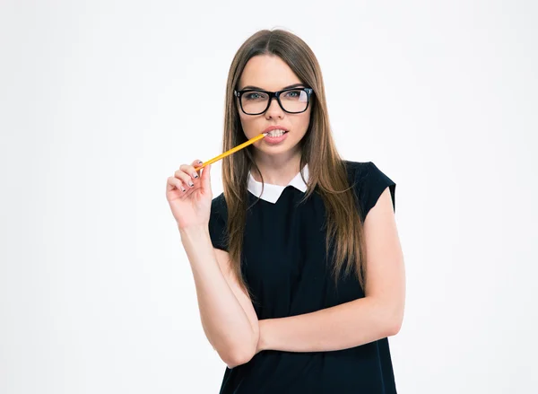 Retrato de uma menina pensativa segurando lápis — Fotografia de Stock