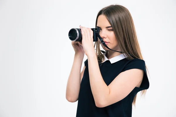 Kamerada fotoğraf verme güzel kadın — Stok fotoğraf