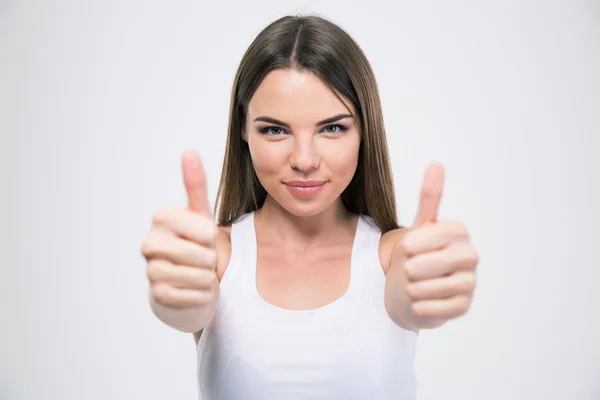 Retrato de una mujer bonita mostrando los pulgares hacia arriba — Foto de Stock