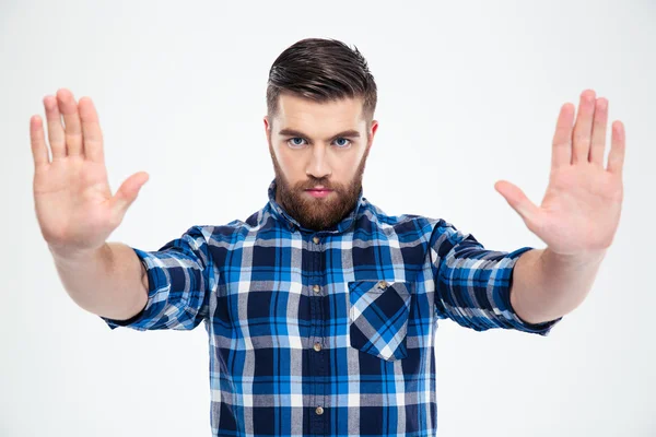 Uomo che mostra gesto di arresto con i palmi delle mani — Foto Stock