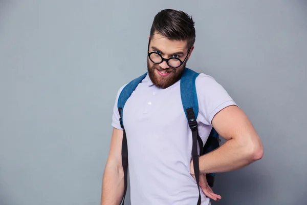 Retrato de un nerd masculino con cara divertida — Foto de Stock