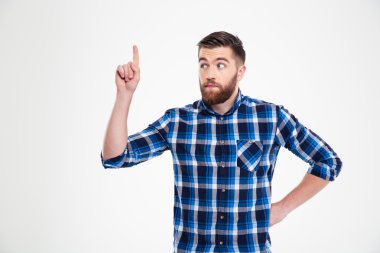 Parmak işaret düşünceli bir casual adam portresi