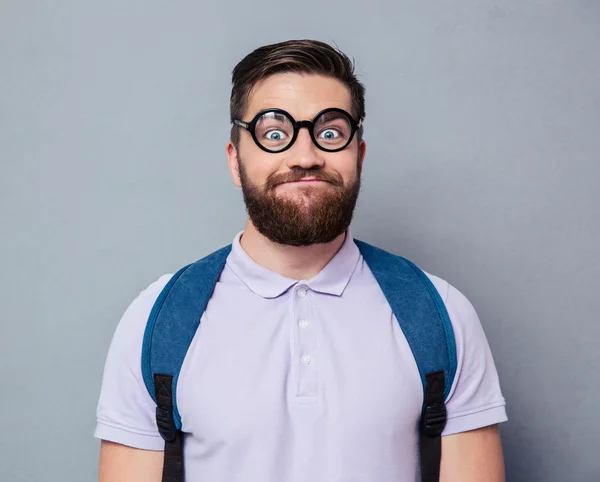 Retrato de um nerd masculino com cara engraçada — Fotografia de Stock