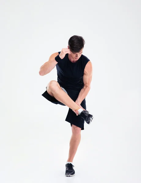 Homem de esportes fazendo exercícios de aquecimento — Fotografia de Stock