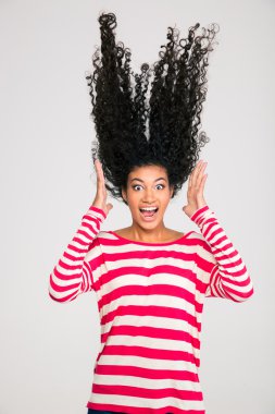 Portriat korkmuş afro Amerikan kadın çığlığı