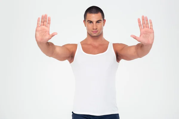 Starker Mann zeigt Stopp-Geste mit Handflächen — Stockfoto