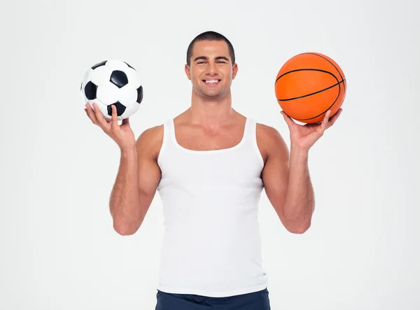 Usmívající se muž, který držel míč na fotbal a basketbal — Stock fotografie