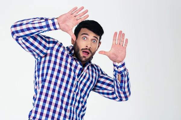 Retrato de un hombre asustado con las manos en alto — Foto de Stock