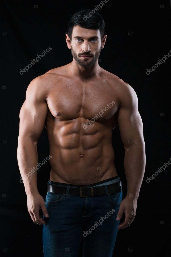 Bonito Homem Musculoso Com Tronco Nu Fotos Imagens De