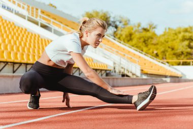 Fitness kadın bacak germe