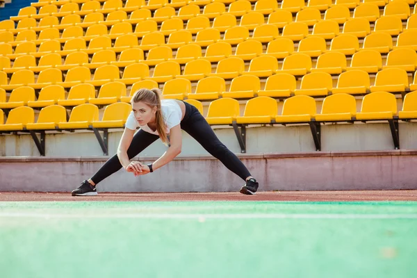 Fitness woman doing stretching exercises — Stock Photo, Image