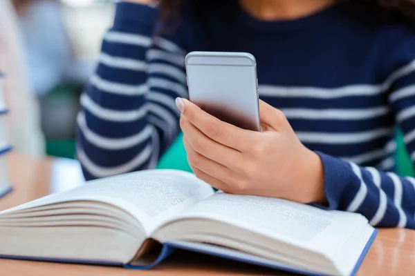 Woman is holding a cellphone — Stock Photo, Image