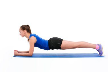 Fitness kadının tahta exerises yapması