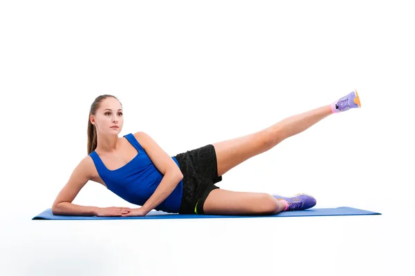 Young sportswoman in sportwear doing exercises for legs — Stock Photo, Image