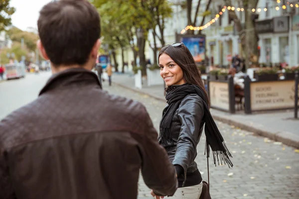 Couple walking outdoors in old town — Stock Photo, Image