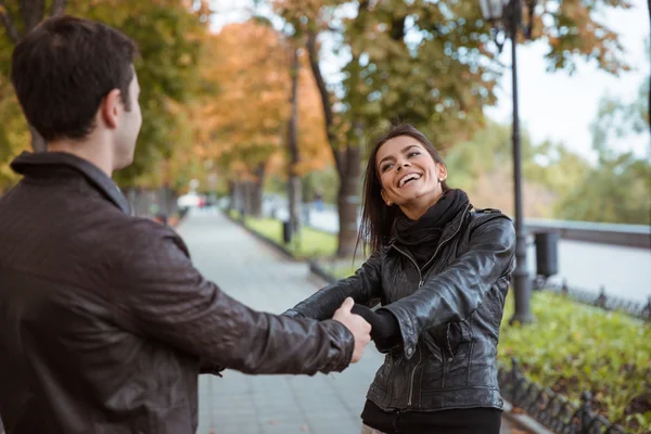 Couple having fun outdoors — Stock Photo, Image