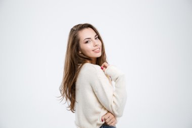 Kameraya bakarak gülümseyen güzel kadın