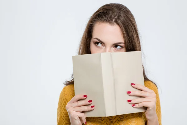 Mujer cubriéndose la cara con libro —  Fotos de Stock