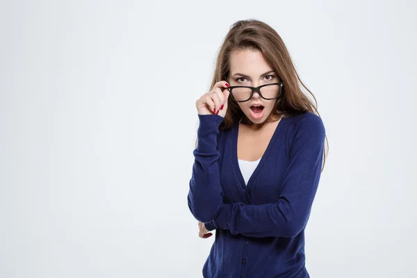 Geschokt vrouw kijken camera — Stockfoto