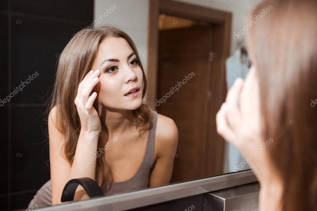 отражение глаз в зеркале. необычные отражения. в зеркале большие глаза. разное отражение в зеркале. отражение в зеркале.