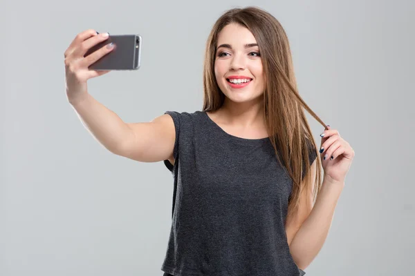 Szczęśliwa kobieta co selfie Zdjęcie — Zdjęcie stockowe