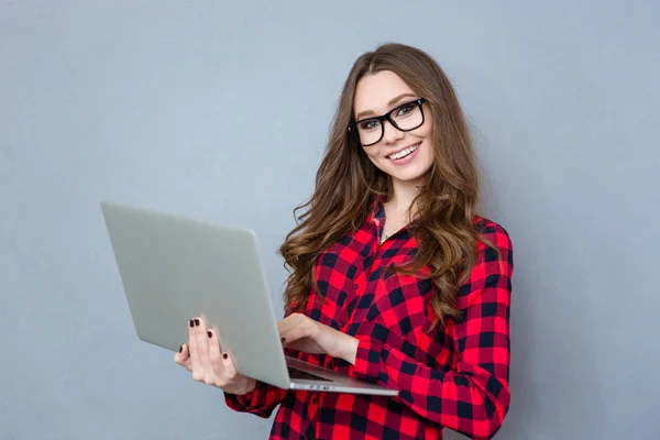 Happy young woman holding laptop — Stock Photo, Image