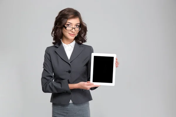 Pretty woman in glasses showing blank tablet computer screen — Stock Photo, Image
