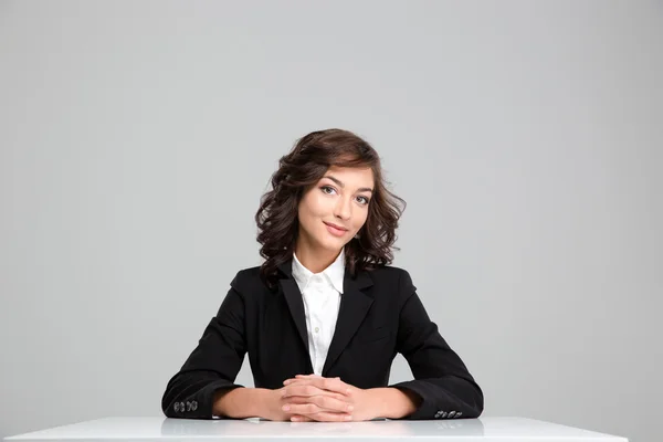 Beautiful business woman sitting and smiling — Stock Photo, Image