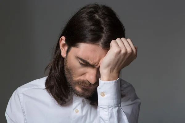 Portrait d'un jeune homme bouleversé — Photo