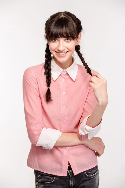 Happy woman in pink shirt looking at camera — Zdjęcie stockowe