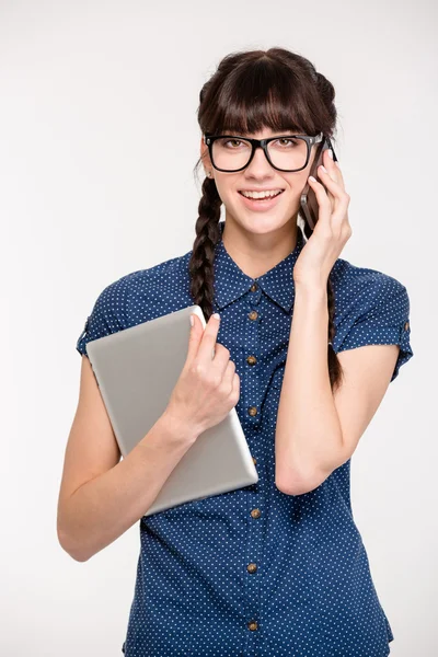Telefonda konuşurken kız öğrenci — Stok fotoğraf
